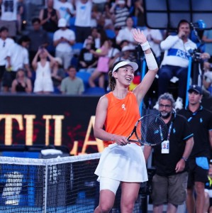 Kaiyun Sports-又美又能打！王欣瑜2-0复仇+首进澳网16强：中国莎娃挥手微笑真甜