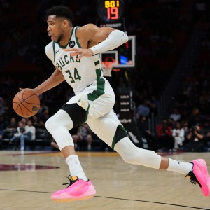 Kaiyun 开云体育官网-字母哥常规赛160次至少轰30分10板5助 超越大O独占历史第一！